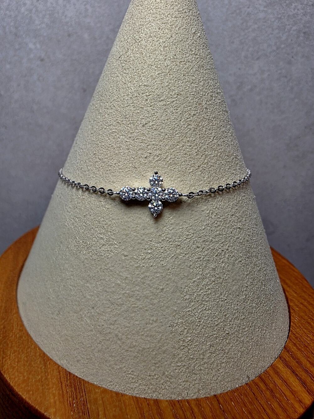 6.5-8.5" 2.5mm 0.06ctw VVSD Moissanite Cross Dainty Bracelet 925 Sterling Silver
